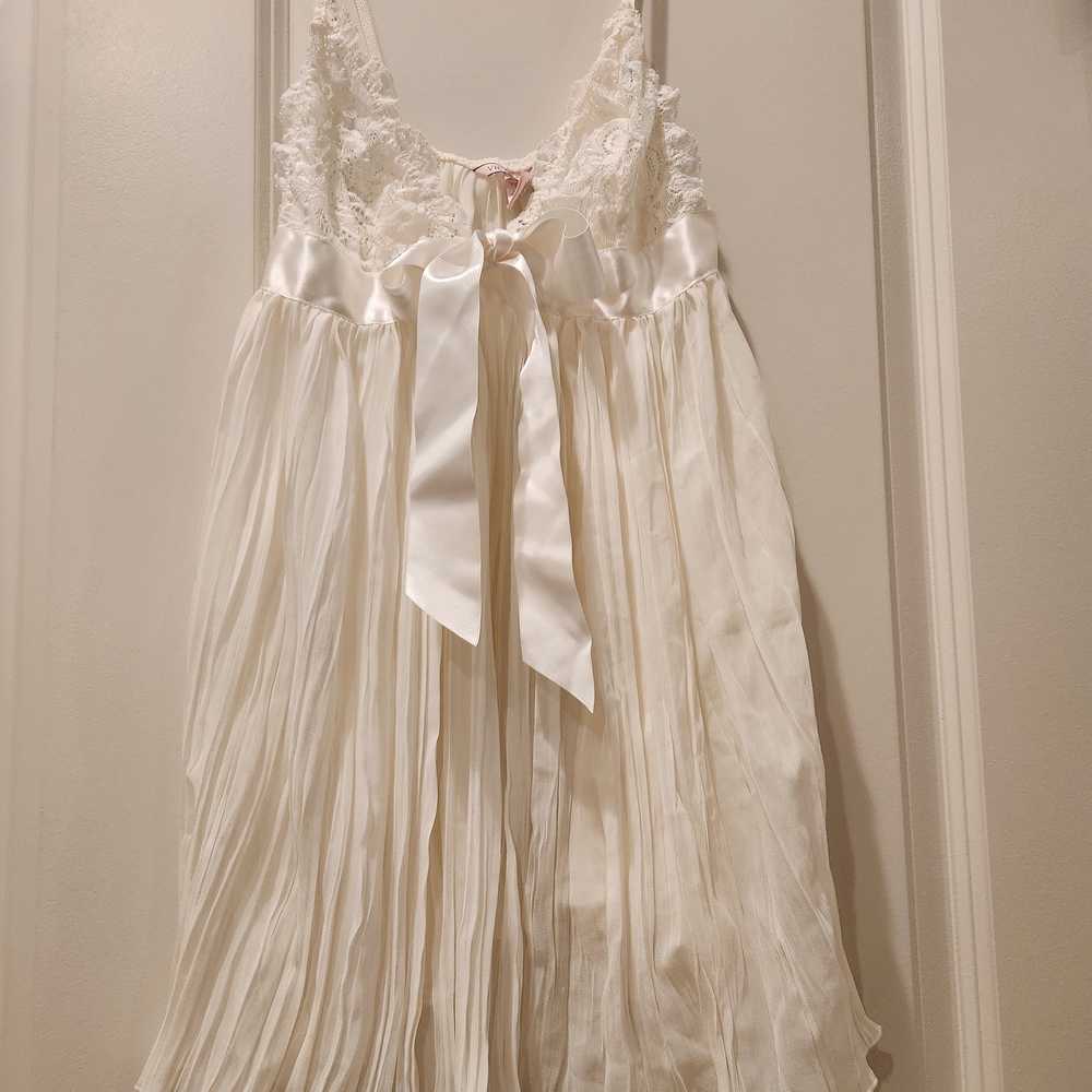 BABYDOOLL Victoria's Secret Cream Lace Detail Garment